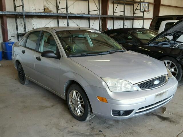 1FAHP34N56W178343 - 2006 FORD FOCUS ZX4 SILVER photo 1