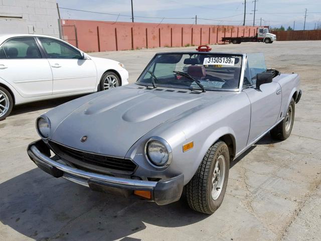 ZFAAS00B7B8184204 - 1981 FIAT 124 SPIDER SILVER photo 2