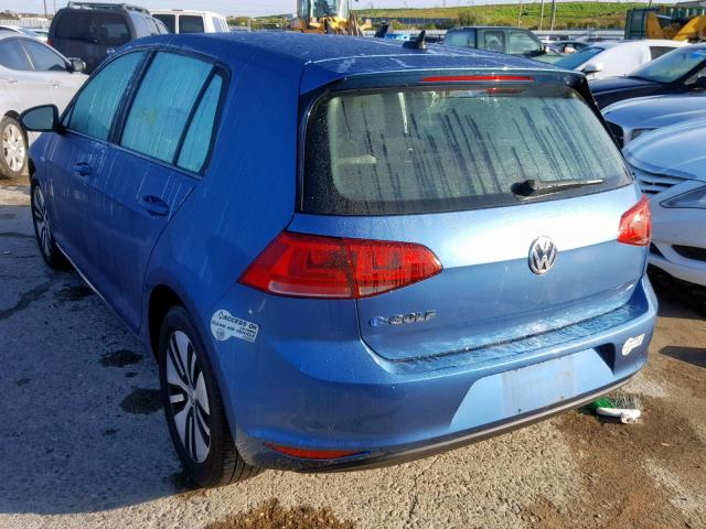 WVWKP7AU9GW907223 - 2016 VOLKSWAGEN E-GOLF SE BLUE photo 3