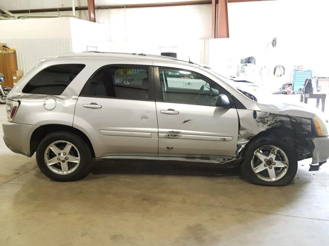 2CNDL63F956174042 - 2005 CHEVROLET EQUINOX LT SILVER photo 9