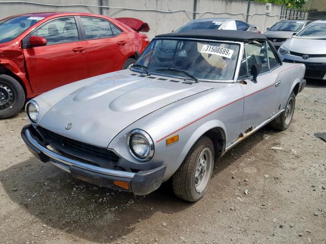 ZFAAS00B0B8185713 - 1981 FIAT 124 SPIDER SILVER photo 2