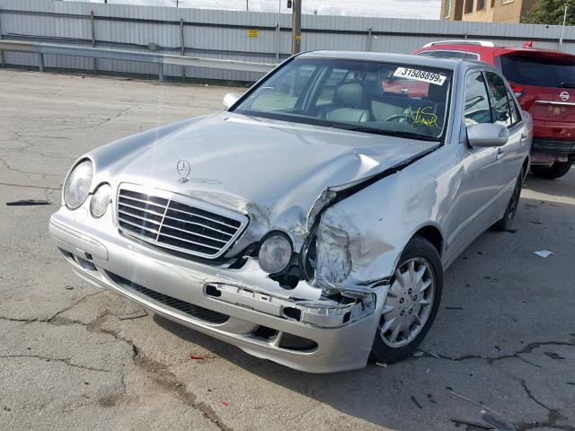 WDBJF82J2YX035874 - 2000 MERCEDES-BENZ E 320 4MAT SILVER photo 2