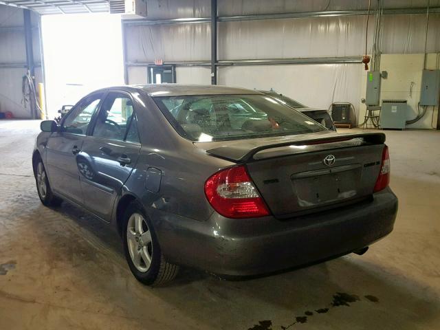 4T1BE32K52U637614 - 2002 TOYOTA CAMRY LE GRAY photo 3