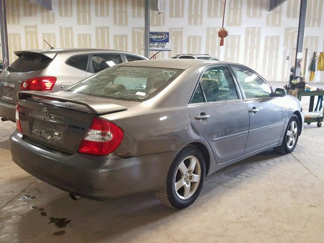4T1BE32K52U637614 - 2002 TOYOTA CAMRY LE GRAY photo 4