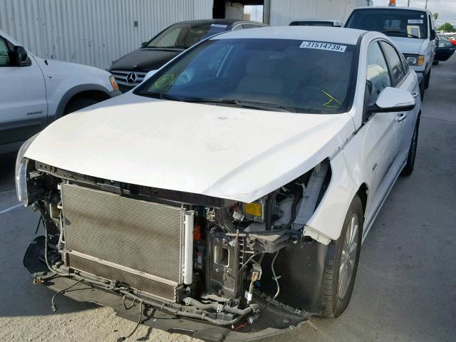 KMHE24L39HA074435 - 2017 HYUNDAI SONATA HYB WHITE photo 2