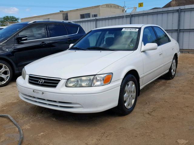 JT2BG22K310533520 - 2001 TOYOTA CAMRY WHITE photo 2