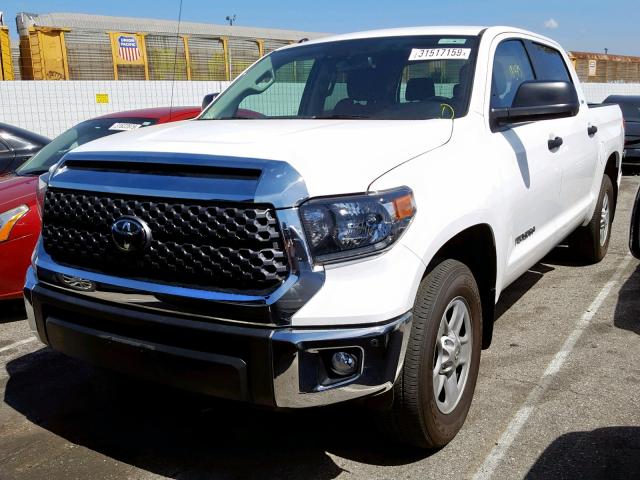 5TFEM5F13JX125171 - 2018 TOYOTA TUNDRA CRE WHITE photo 2