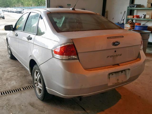 1FAHP34N18W172008 - 2008 FORD FOCUS S/SE SILVER photo 3