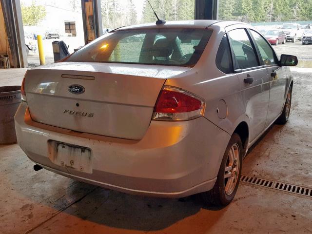 1FAHP34N18W172008 - 2008 FORD FOCUS S/SE SILVER photo 4