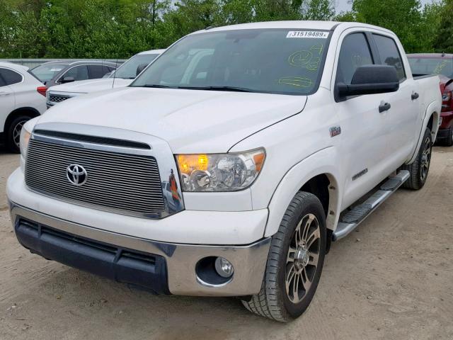 5TFEY5F19DX137768 - 2013 TOYOTA TUNDRA CRE WHITE photo 2