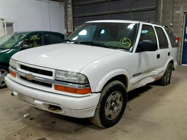 1GNDT13X24K123839 - 2004 CHEVROLET BLAZER WHITE photo 2