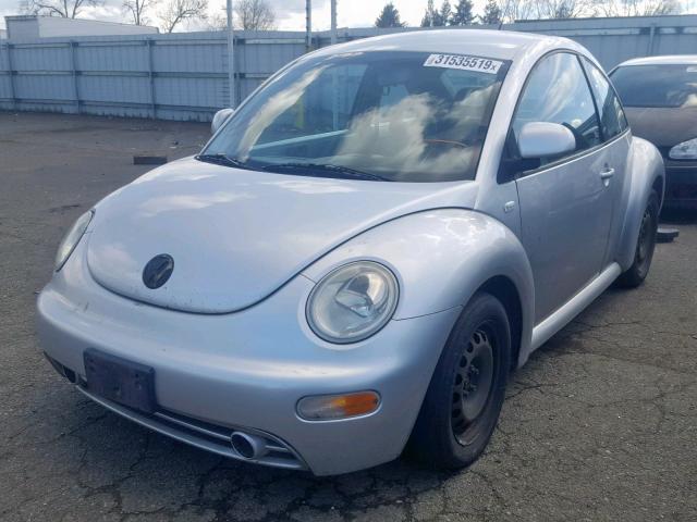 3VWCA21C7YM422903 - 2000 VOLKSWAGEN NEW BEETLE Gümüş foto 2
