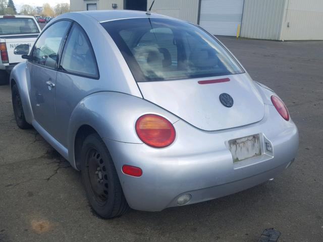 3VWCA21C7YM422903 - 2000 VOLKSWAGEN NEW BEETLE Gümüş foto 3