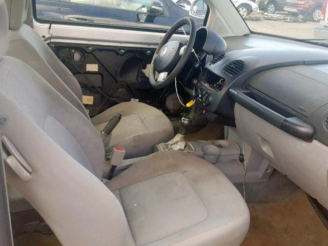 3VWCA21C7YM422903 - 2000 VOLKSWAGEN NEW BEETLE Gümüş foto 5