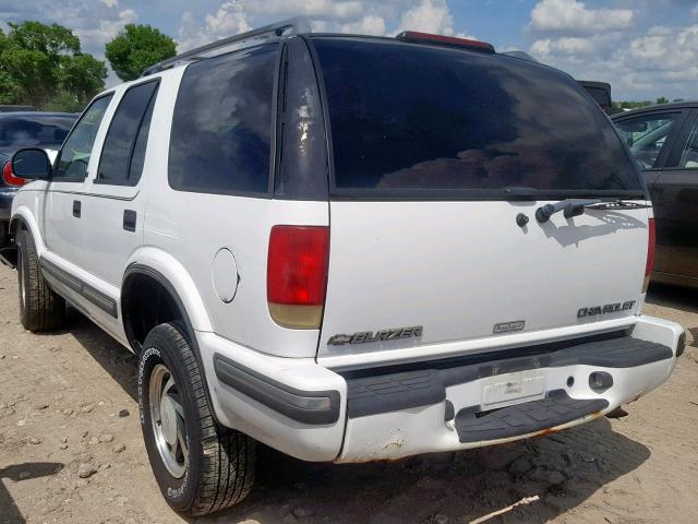 1GNDT13W8W2144334 - 1998 CHEVROLET BLAZER WHITE photo 3