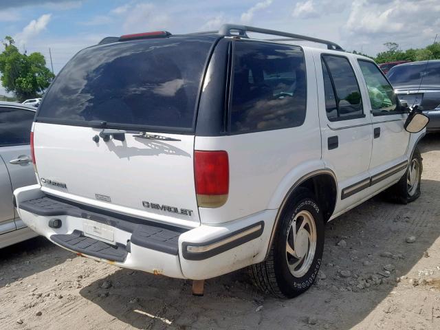 1GNDT13W8W2144334 - 1998 CHEVROLET BLAZER WHITE photo 4