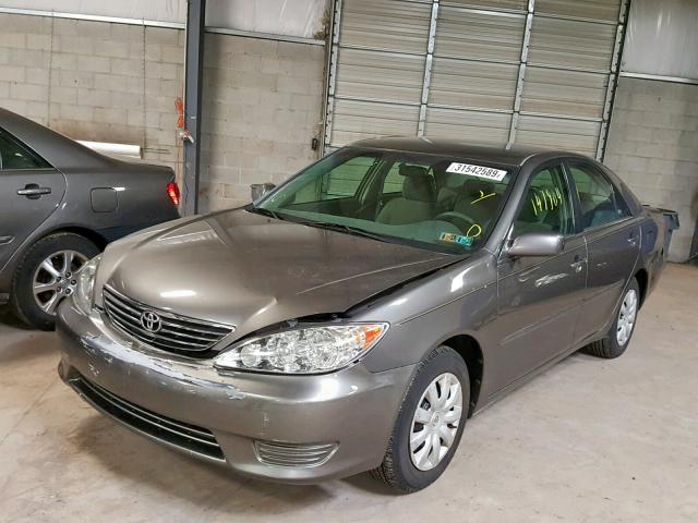4T1BE32K95U539528 - 2005 TOYOTA CAMRY LE GRAY photo 2