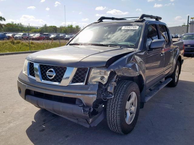 1N6AD07U47C443405 - 2007 NISSAN FRONTIER C GRAY photo 2