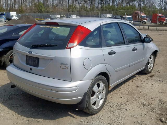 3FAFP37N35R106450 - 2005 FORD FOCUS ZX5 SILVER photo 4