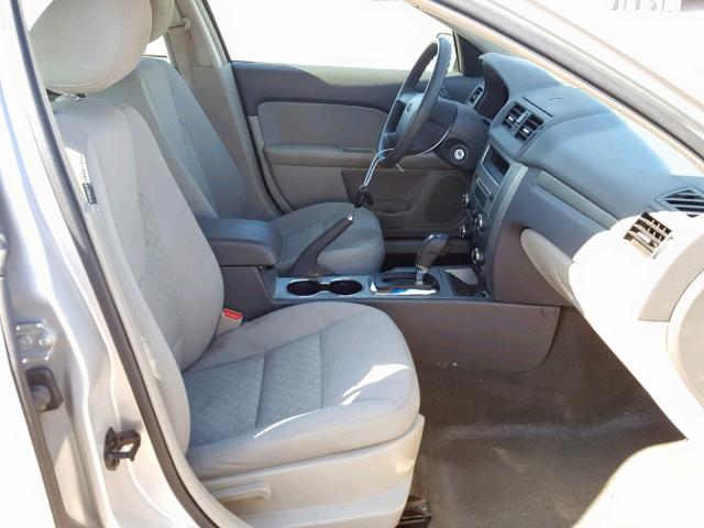 3FAHP0GA8CR117834 - 2012 FORD FUSION S SILVER photo 5