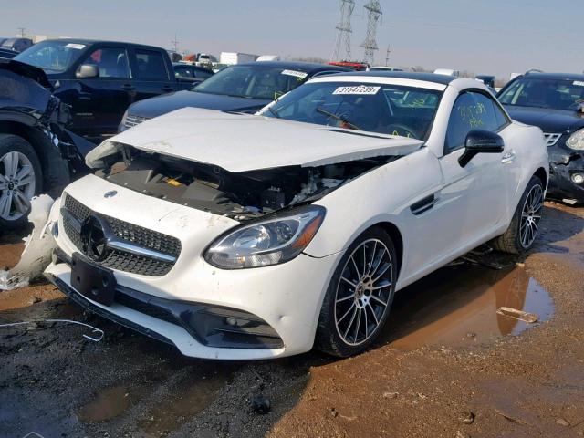 WDDPK3JA3JF155938 - 2018 MERCEDES-BENZ SLC 300 WHITE photo 2