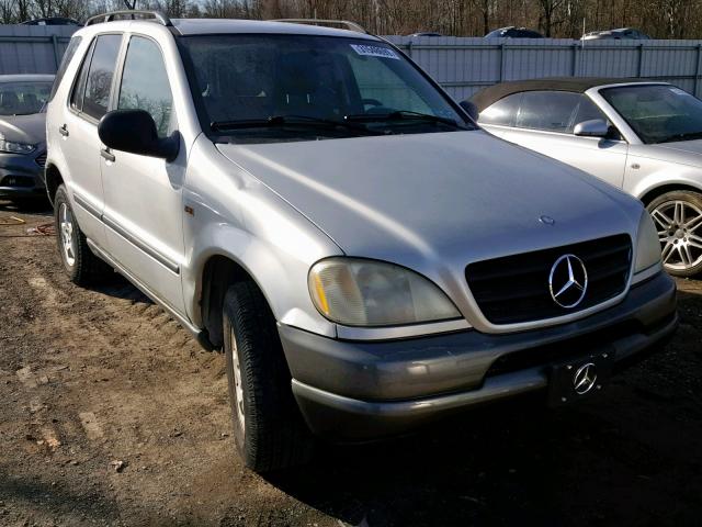 4JGAB54E5XA145150 - 1999 MERCEDES-BENZ ML 320 SILVER photo 1