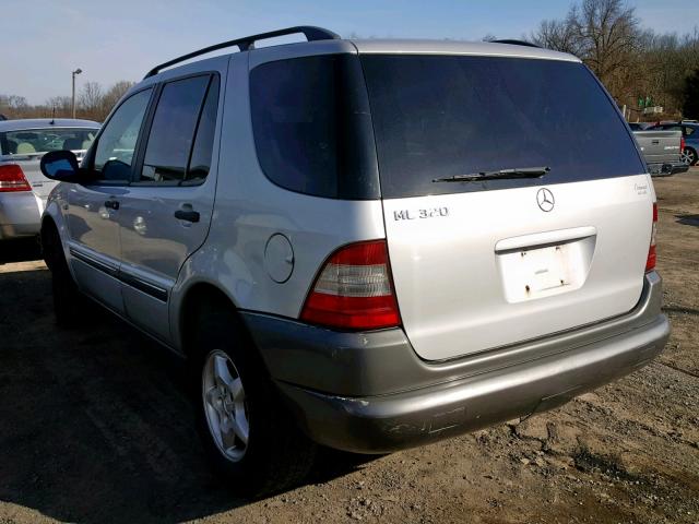 4JGAB54E5XA145150 - 1999 MERCEDES-BENZ ML 320 SILVER photo 3