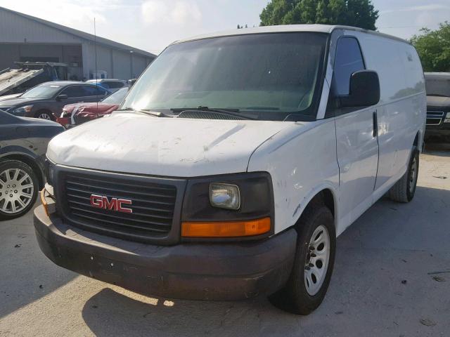 1GTFG15X041132516 - 2004 GMC SAVANA G15 WHITE photo 2