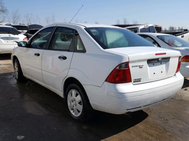 1FAFP34N87W217144 - 2007 FORD FOCUS ZX4 WHITE photo 3