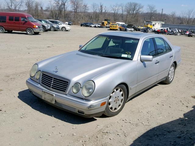 WDBJF65H0XA827908 - 1999 MERCEDES-BENZ E 320 SILVER photo 2