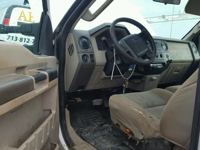 1FTSW31568EE41133 - 2008 FORD F350 SRW S WHITE photo 9