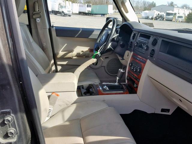 1J8HG582X6C123483 - 2006 JEEP COMMANDER GRAY photo 5