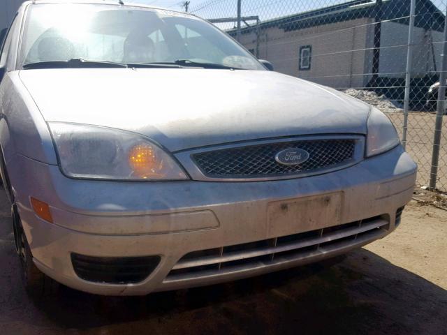 1FAFP34N15W301240 - 2005 FORD FOCUS ZX4 SILVER photo 9