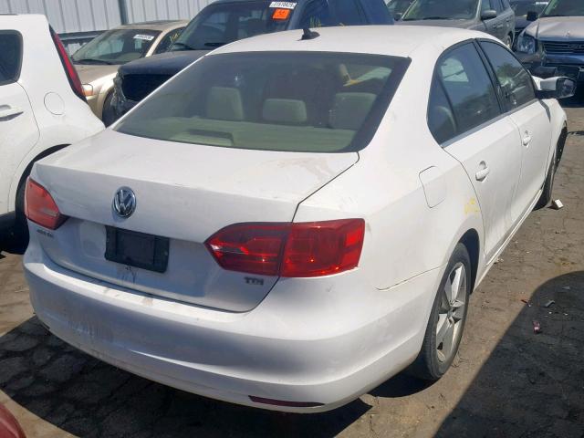 3VWLL7AJXDM375169 - 2013 VOLKSWAGEN JETTA TDI WHITE photo 4