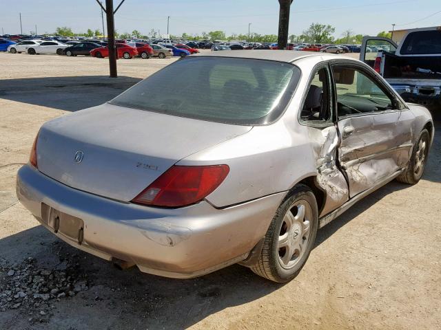 19UYA1259VL012380 - 1997 ACURA 2.2CL SILVER photo 4