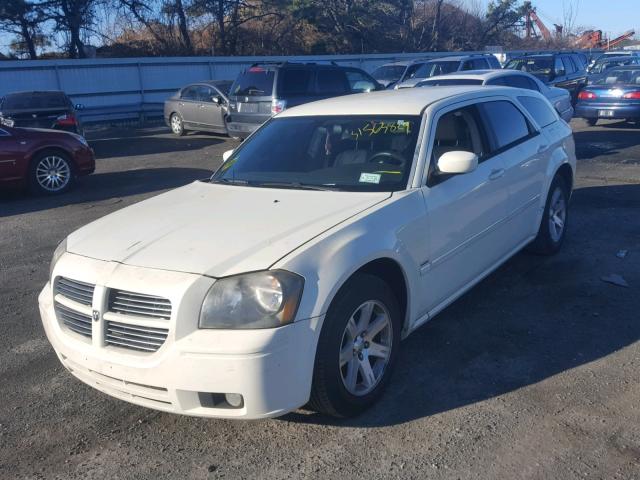 2D4GV58285H640840 - 2005 DODGE MAGNUM R/T WHITE photo 2