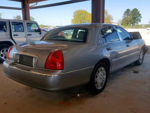 1LNHM83WX6Y601315 - 2006 LINCOLN TOWN CAR D SILVER photo 4