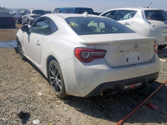 JF1ZNAA16H8710416 - 2017 TOYOTA 86 BASE WHITE photo 3