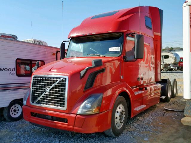 4V4NC9EH8GN180748 - 2016 VOLVO VN VNL RED photo 2