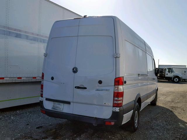 WD3PE8CC3B5506507 - 2011 MERCEDES-BENZ SPRINTER 2 WHITE photo 4