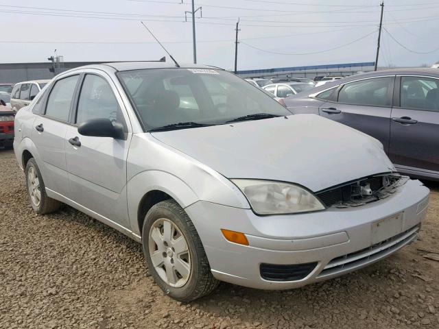 1FAHP34N87W282388 - 2007 FORD FOCUS ZX4 SILVER photo 1