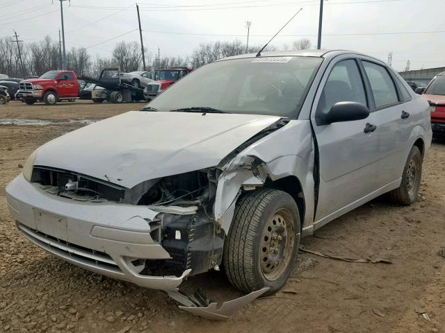 1FAHP34N87W282388 - 2007 FORD FOCUS ZX4 SILVER photo 2