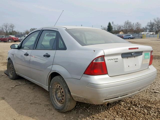 1FAHP34N87W282388 - 2007 FORD FOCUS ZX4 SILVER photo 3