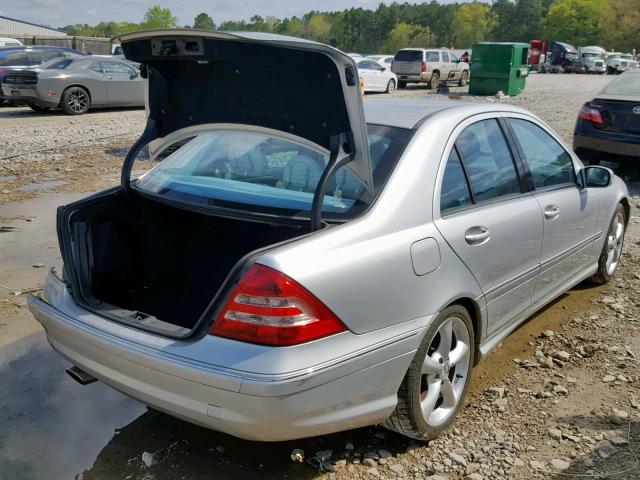 WDBRF64J65F590896 - 2005 MERCEDES-BENZ C 320 SILVER photo 4