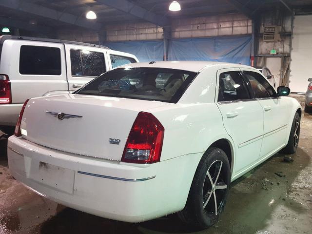 2C3KA53G16H524956 - 2006 CHRYSLER 300 TOURIN WHITE photo 4