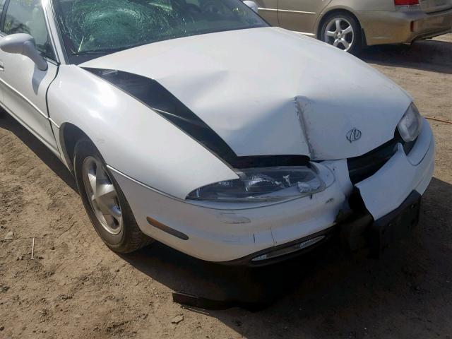 1G3GR62C1X4104949 - 1999 OLDSMOBILE AURORA WHITE photo 9