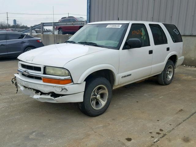 1GNCS13X24K148142 - 2004 CHEVROLET BLAZER WHITE photo 2