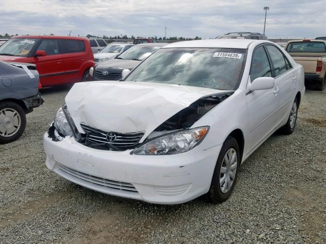 4T1BE32K15U387129 - 2005 TOYOTA CAMRY LE WHITE photo 2