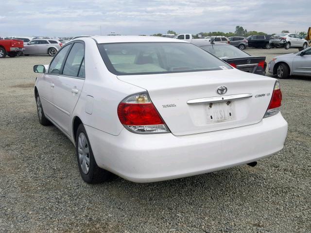 4T1BE32K15U387129 - 2005 TOYOTA CAMRY LE WHITE photo 3