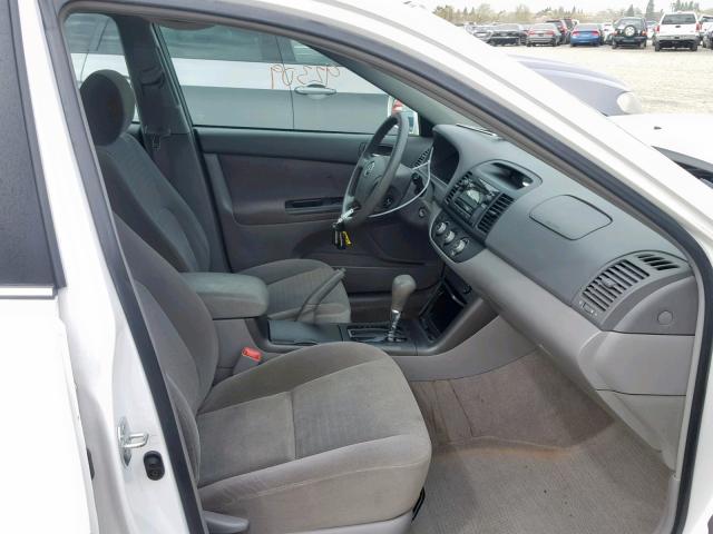 4T1BE32K15U387129 - 2005 TOYOTA CAMRY LE WHITE photo 5